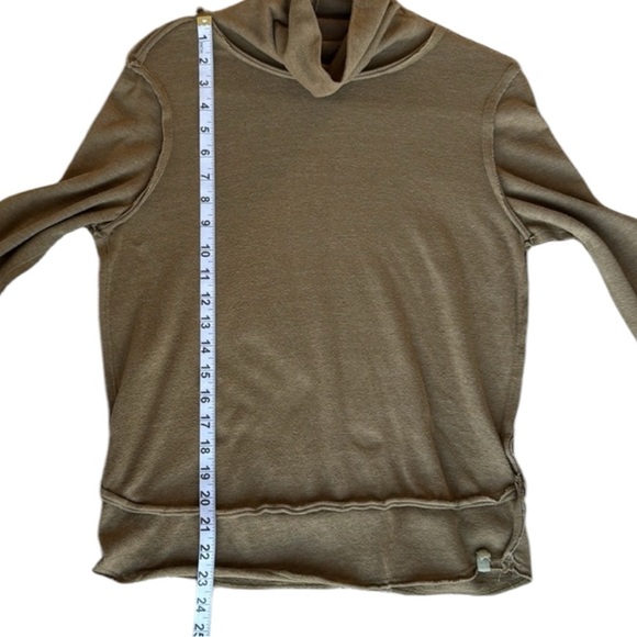 Free People x We The Free Army Green Exposed Seam Turtleneck Size Medium - Picture 6 of 7
